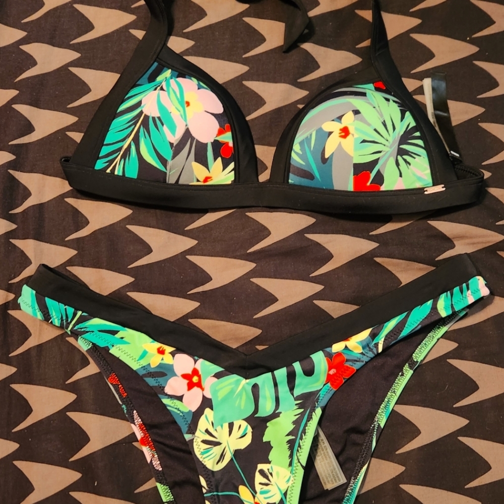 ✨️4 for $20✨️NWOT - PINK Victoria Secret Bikini